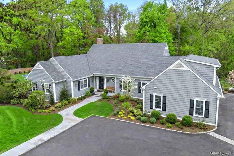 18 Matinecock Farms Road — image 1