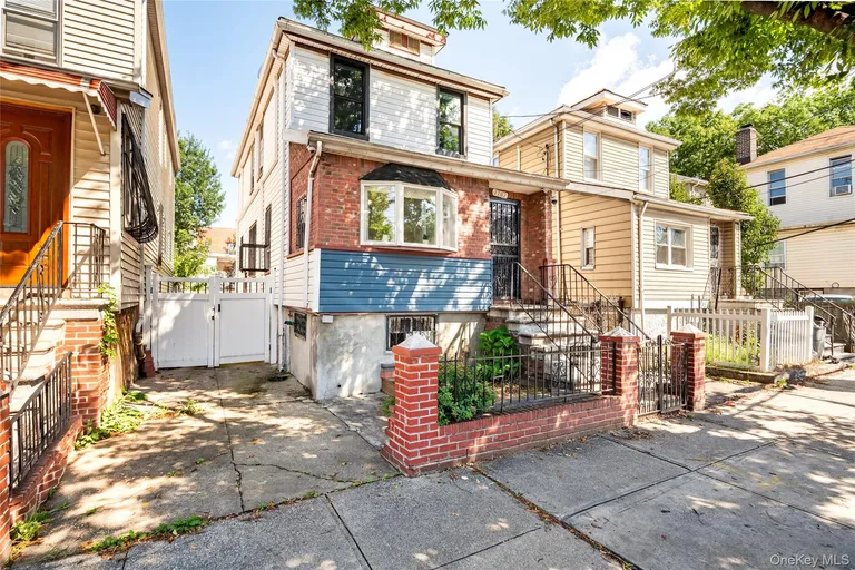 1787 Randall Avenue — image 1