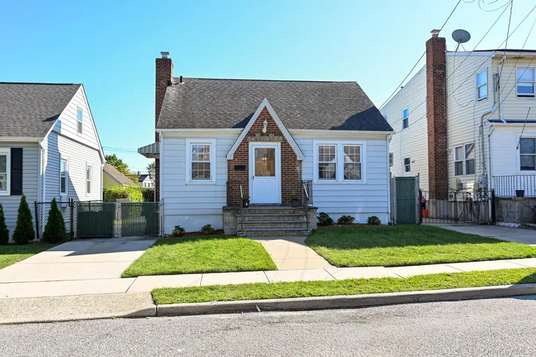 1087 Esther Street — image 1