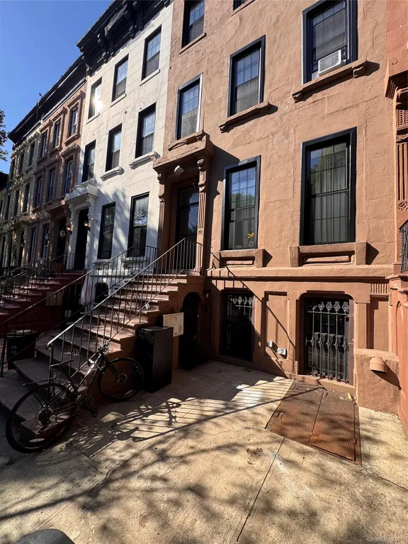 887 Lafayette Avenue — image 1