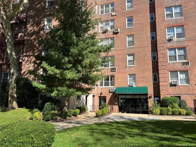 26-21 Union Street #6D — image 1