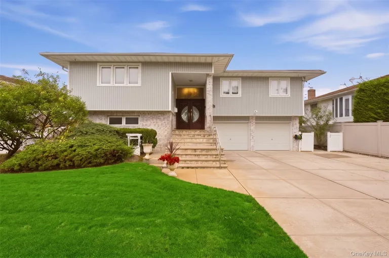 2962 Hewlett Avenue — image 1