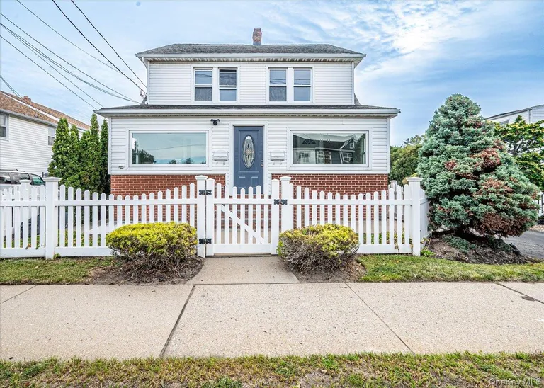557 Newbridge Road — image 1