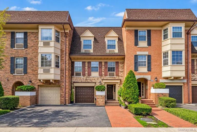 12-32 Diane Place #204L — image 1
