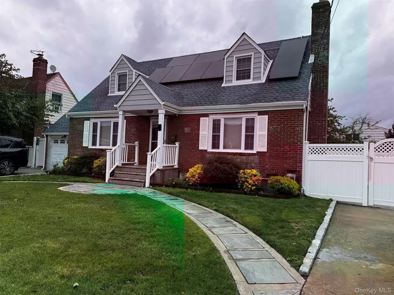 28 Bank Street — image 1