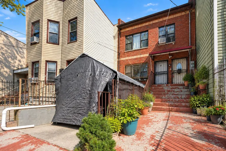 121 Montauk Avenue — image 1