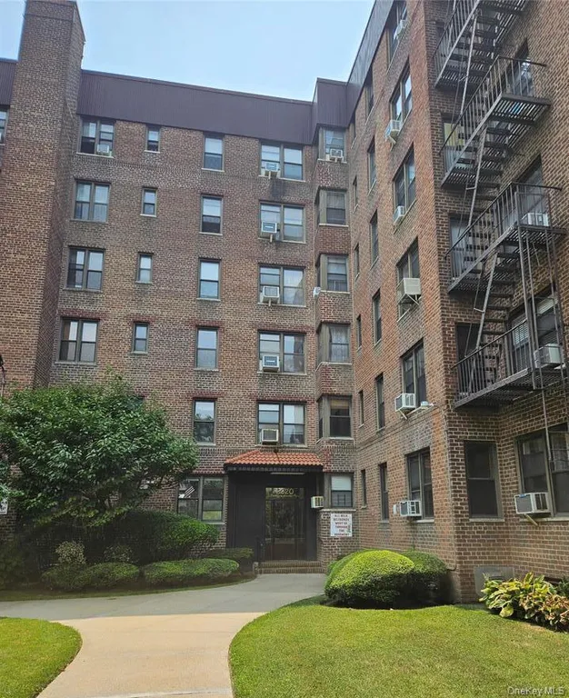 2220 Burnett Street #3C — image 1