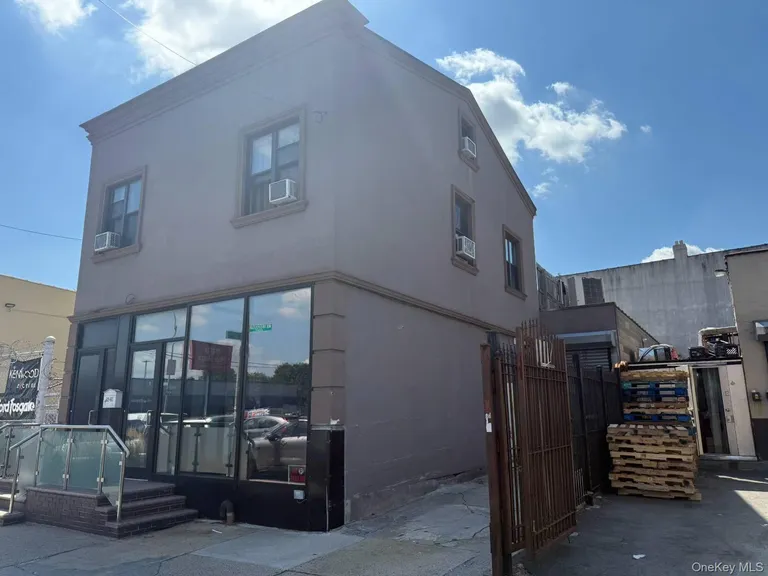 6060 Metropolitan Avenue — image 1