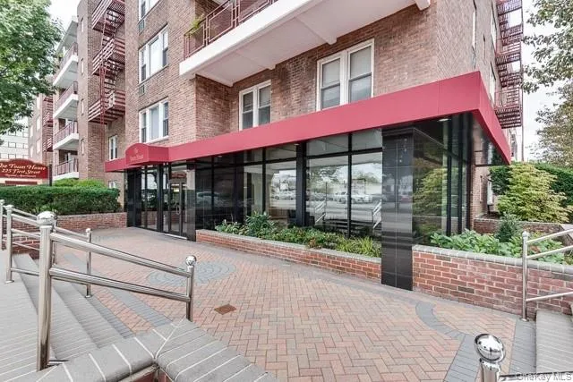 225 First Street #4M — image 1