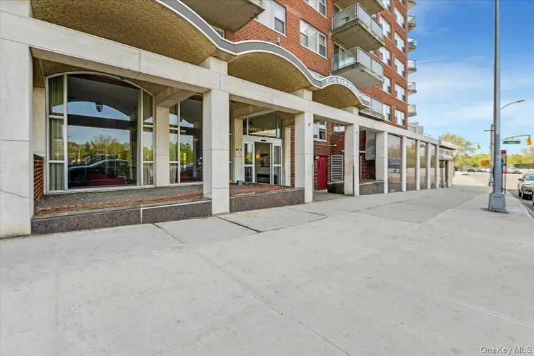 85-15 Main Street #12J — image 1