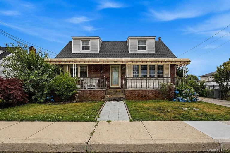 335 Roquette Avenue — image 1