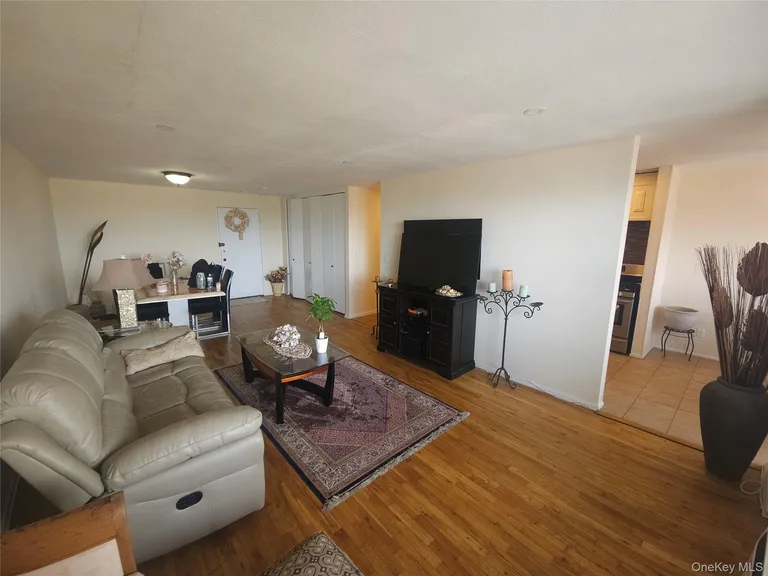 666 Shore ##4J — image 1