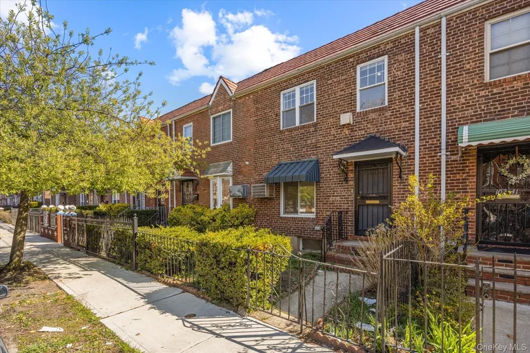 102-39 183 Place — image 1