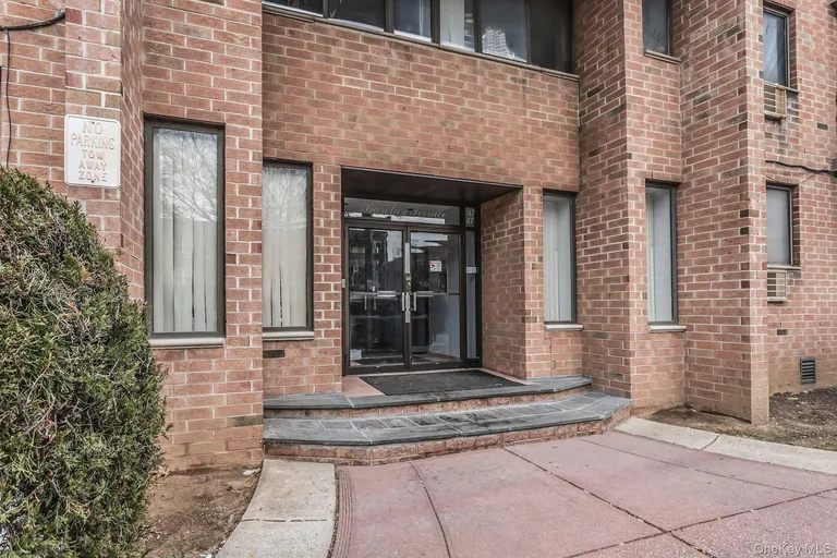 147-45 Barclay Avenue #5B — image 1