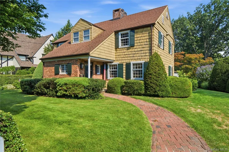 255 Manor Road — image 1