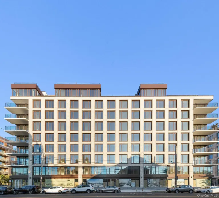 30-55 Vernon Boulevard #2J — image 1
