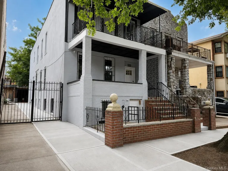 2044 Strauss Street — image 1