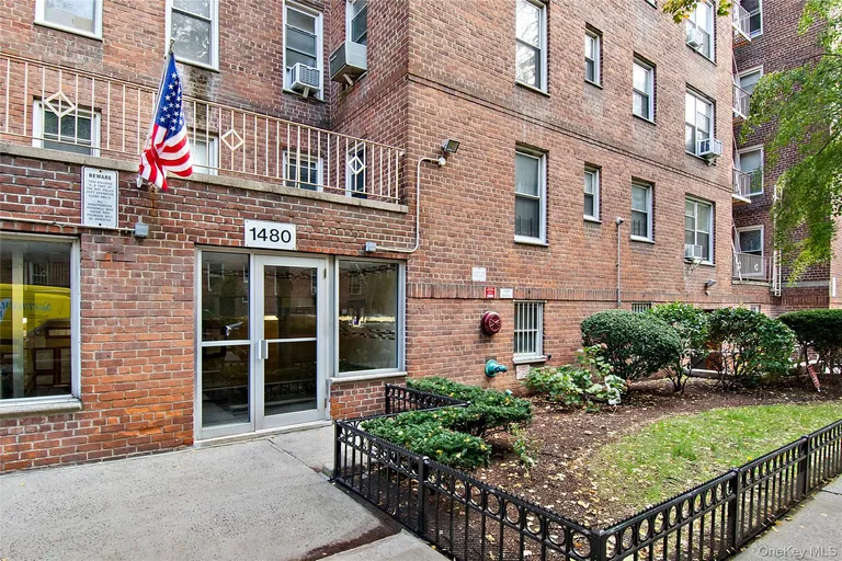 1425 Thieriot Avenue #6M — image 1