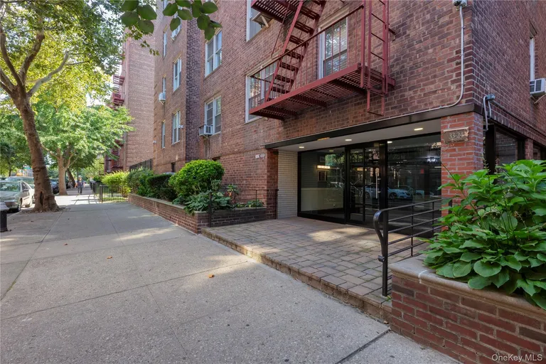 33-24 91 Street #4S — image 1