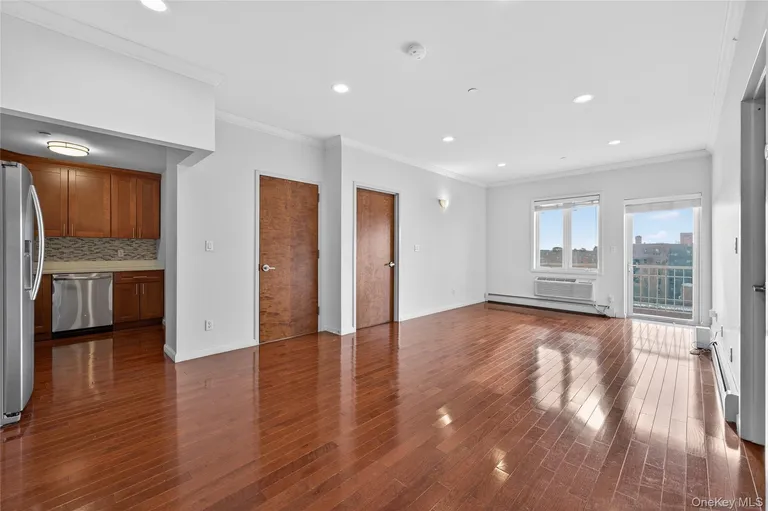 149-06 Northern Boulevard #501 — image 1