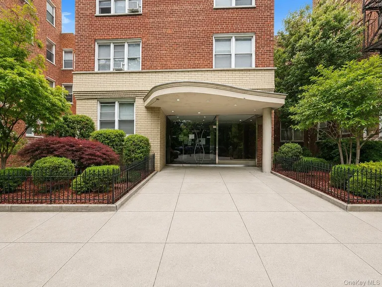 4295 Webster Avenue #2D — image 1
