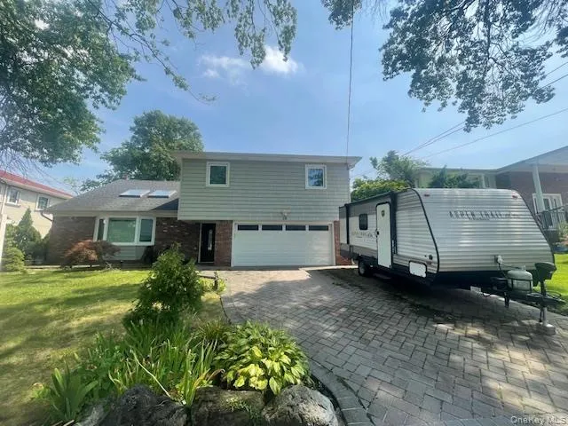 15 Captains Road — image 1