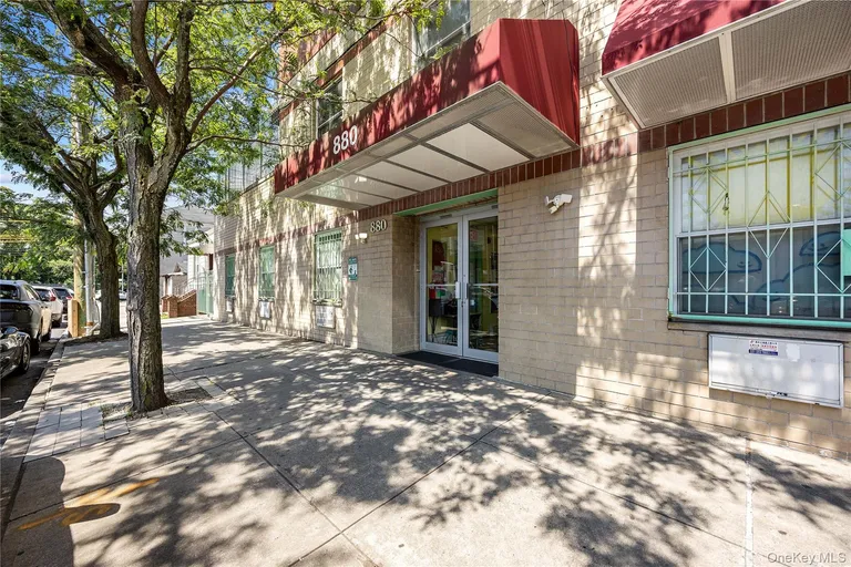 880 60th Street #1A
