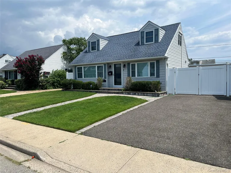 43 Crescent Street — image 1