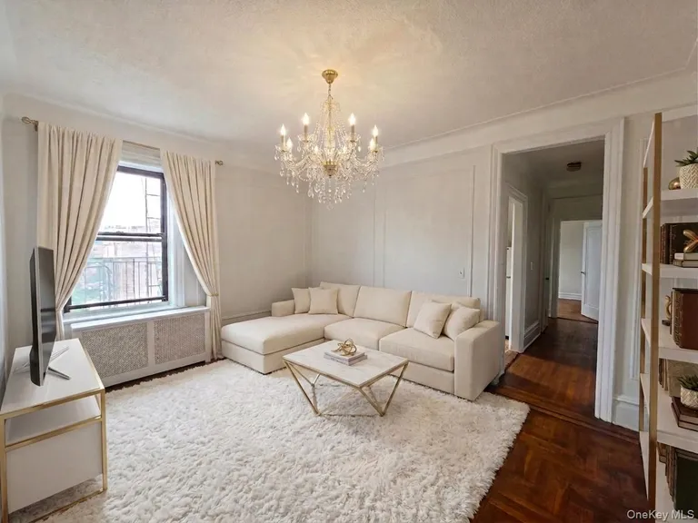 31-14 Crescent Street #7D — image 1