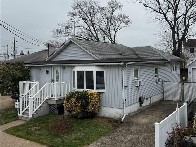 17 Litchfield Avenue